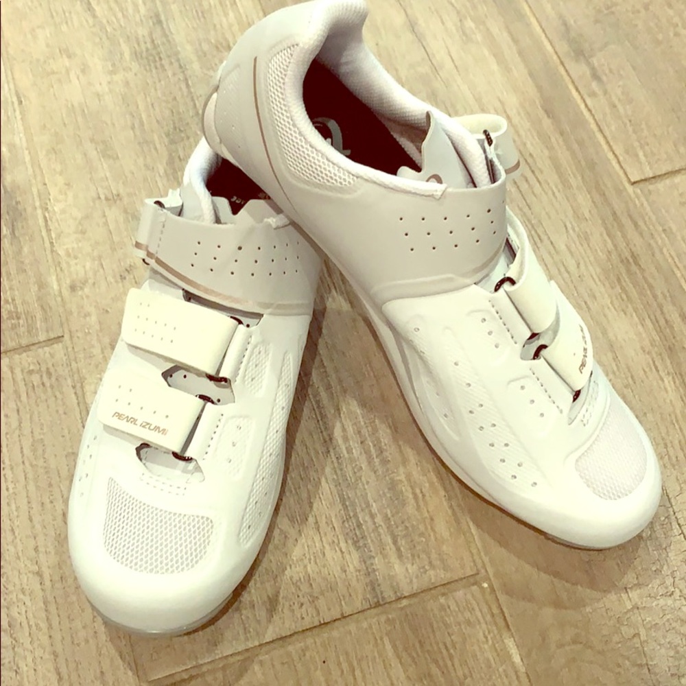 Petal Izumi Spin Shoes. Pearl White. Brand new.